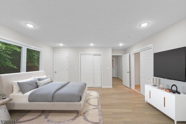 Building Photo - 8 Timberline Dr