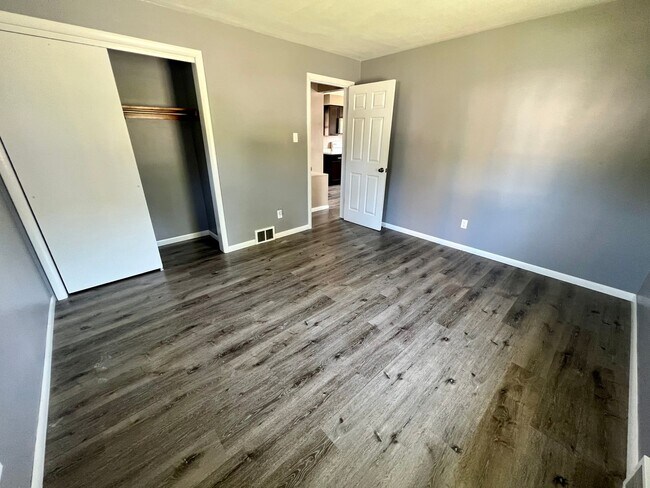 Building Photo - Newly Updated! 1 Bedroom 1 Bathroom Home -...