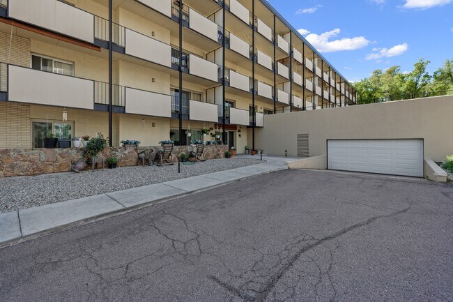 Building Photo - 777 Saturn Dr