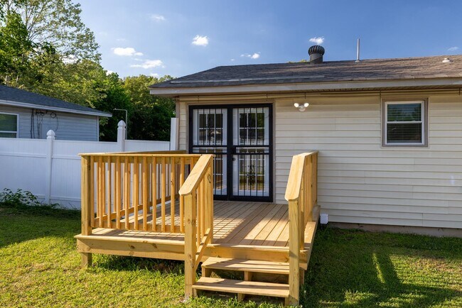 Building Photo - 153 Seven Pines