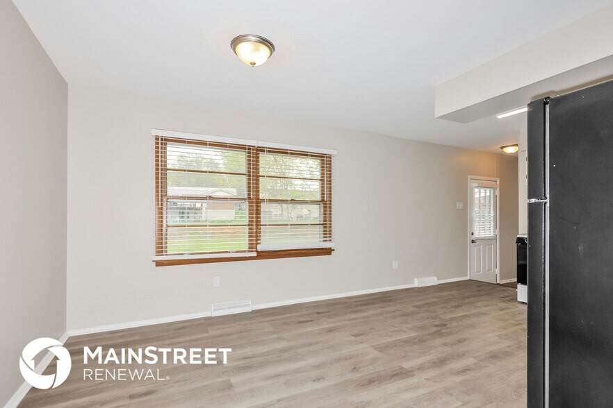 Building Photo - 3044 Mockingbird Dr