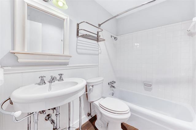 Building Photo - 2901 Country Pl Cir