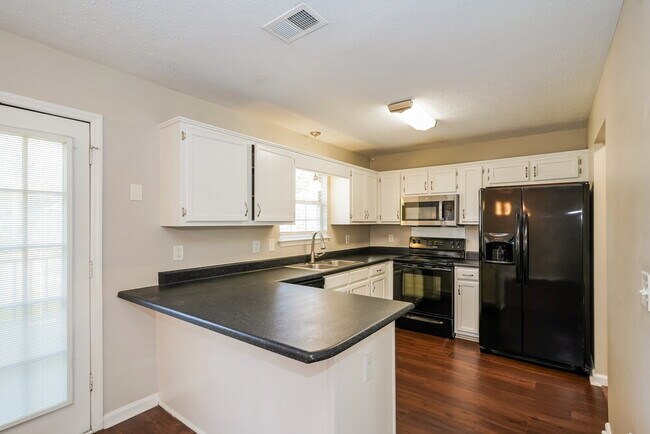 Building Photo - 405 Randall Ln