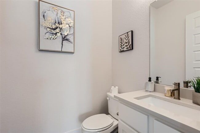 Building Photo - 704 Palamos Dr