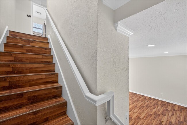 Building Photo - 1221 Cedar Post Ln