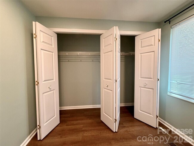 Building Photo - 9604 Vinca Cir