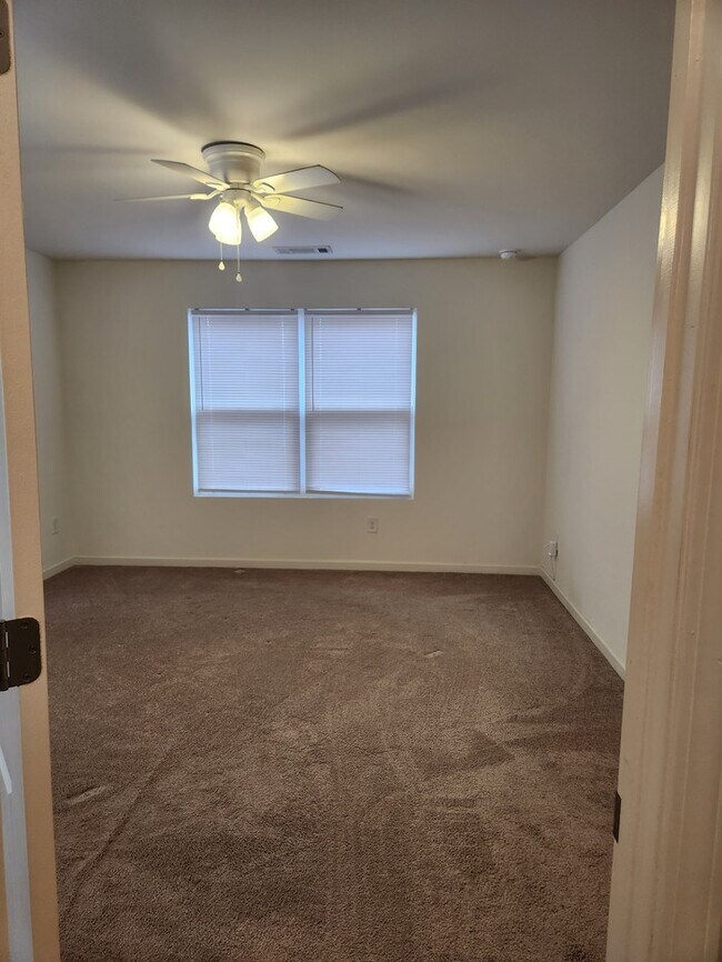 Building Photo - Home Sweet Home!