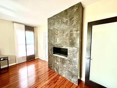 Building Photo - Luxury Updated Pool-Style Retreat on Quiet Cul-de-Sac