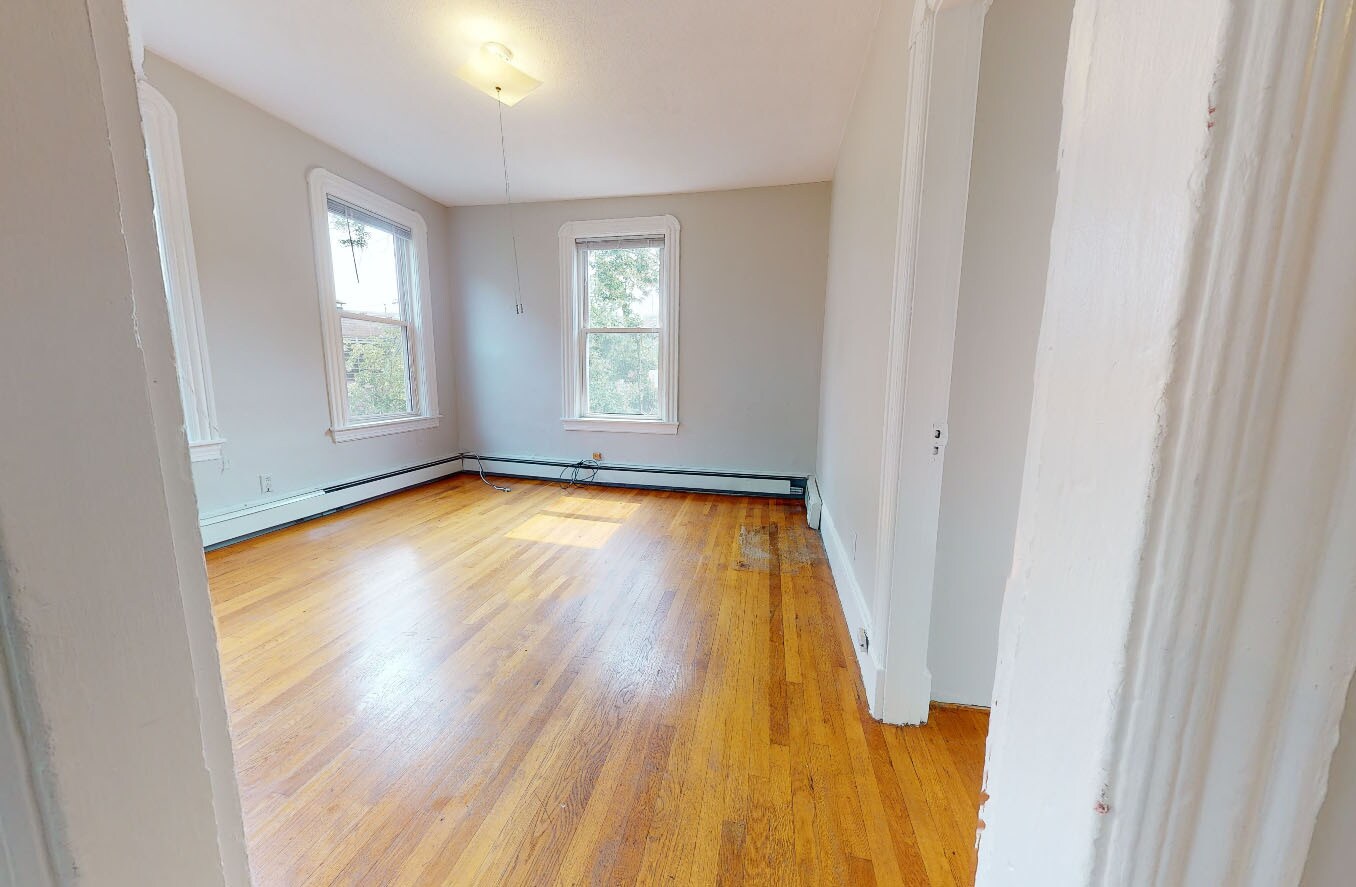 Building Photo - 568 Green St