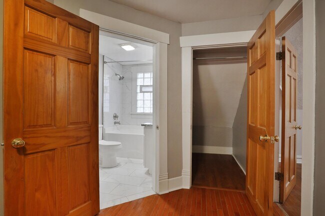 Building Photo - 628 E Whittier St