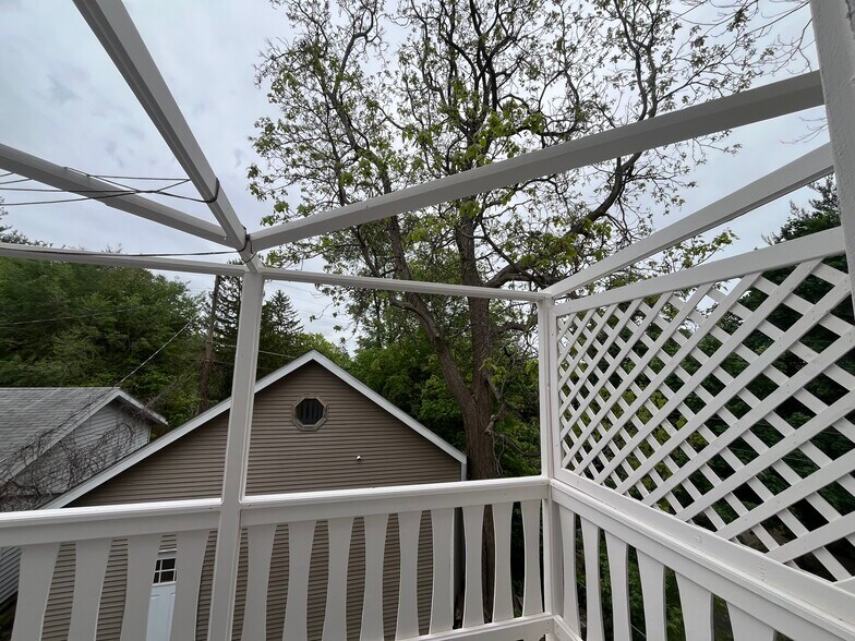 Balcony - 1054 Desoto St