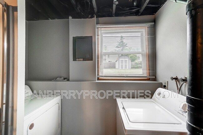 Building Photo - 3539 Turret Green Dr