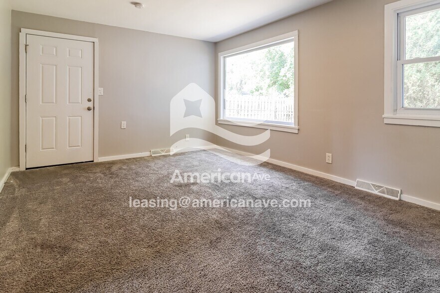 Building Photo - 33116 Armada Ct