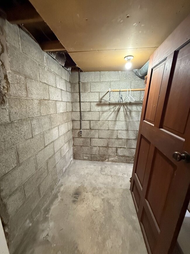 Building Photo - Spacious and Well-Equipped 3 Bed Spokane H...