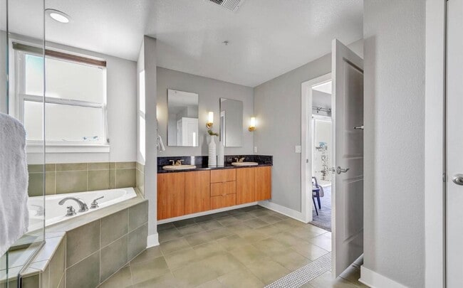 Building Photo - Amazing City Views