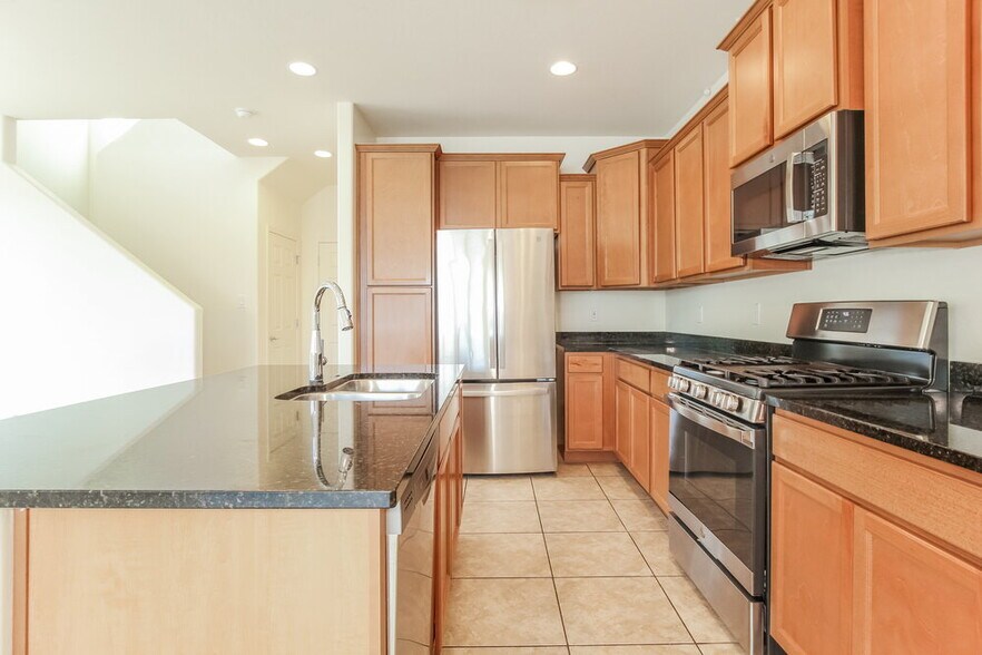 Building Photo - 5743 W Warner St