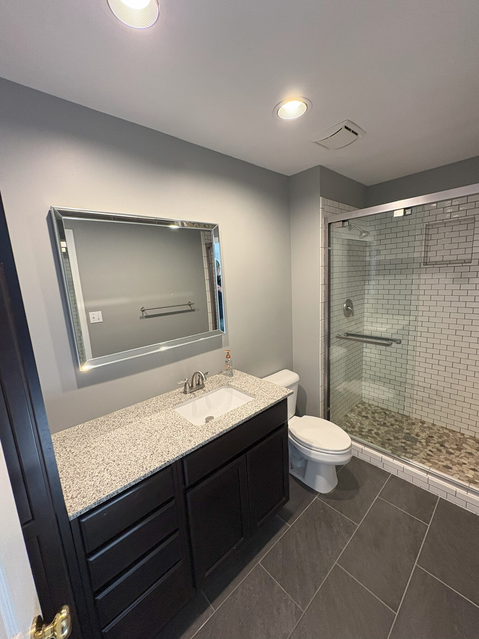 master bathroom - 2562 Creve Coeur Dr
