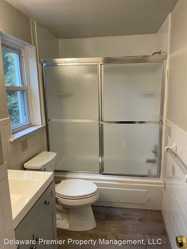 Building Photo - 4 br, 1.5 bath House - 402 Darwin Drive