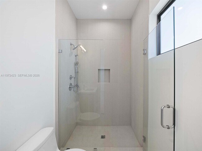 Building Photo - 5718 Ashwood Cir