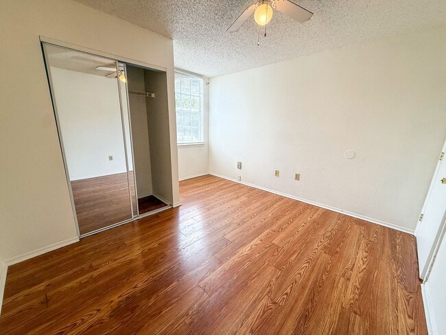 Building Photo - 3705 SW 27th St
