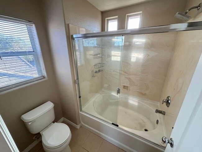 Building Photo - Spacious 4BED/3BATH Home Located in North Las Vegas Enjoy Rent-Free Holidays!