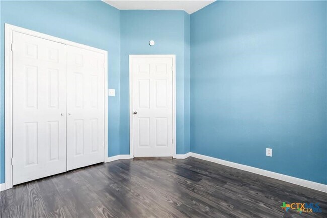 Building Photo - 605 Paintbrush Dr