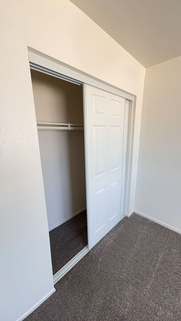 Building Photo - NEWLY UPDATED APPLE VALLEY HOME