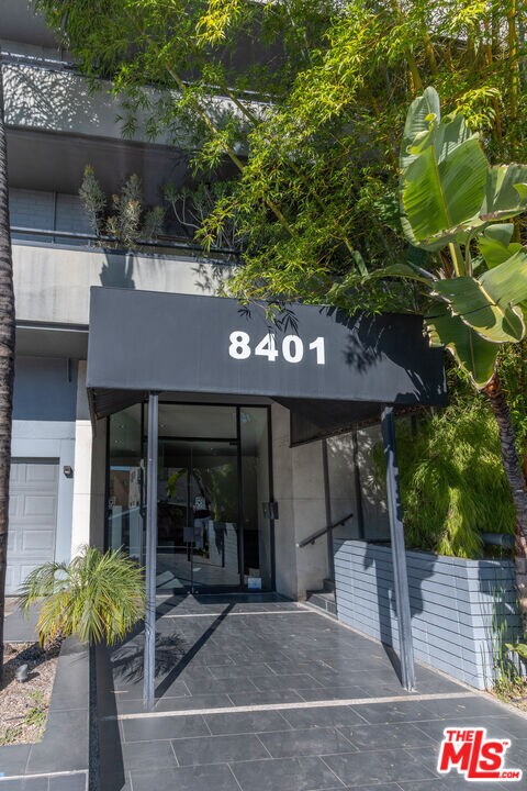 Building Photo - 8401 Fountain Ave