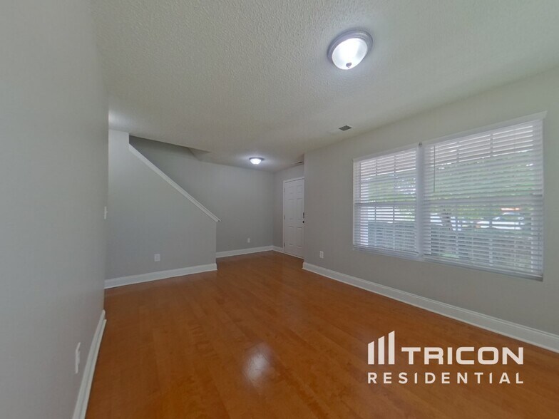 Building Photo - 2203 Ballingarry Dr
