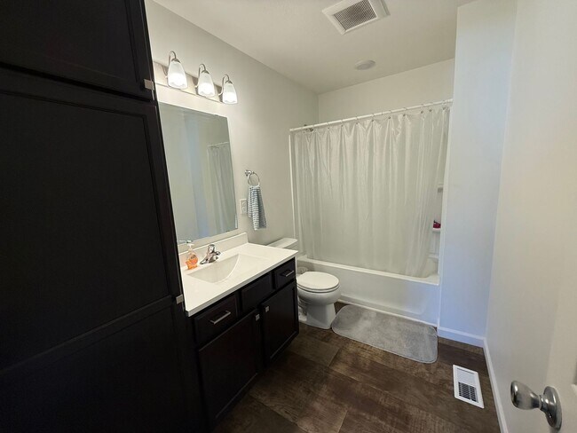 Building Photo - Spacious & Fully Furnished 5-Bedroom Colon...