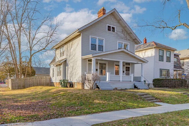 Building Photo - 2463 Findley Ave