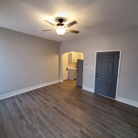 Living Room - 1213 N Wells St