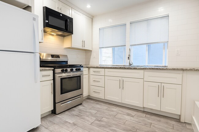 Building Photo - 5211 Mission St