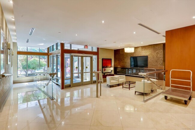 Building Photo - Incredible 1BR/1BA Condo Blocks from the Metro Vibrant Mount Vernon Triangle!