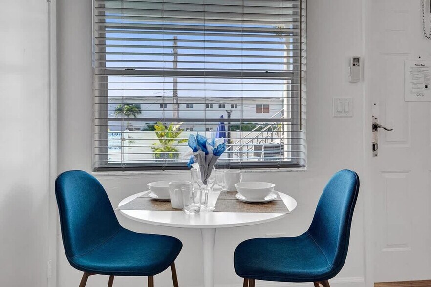 Building Photo - 335 Desoto St