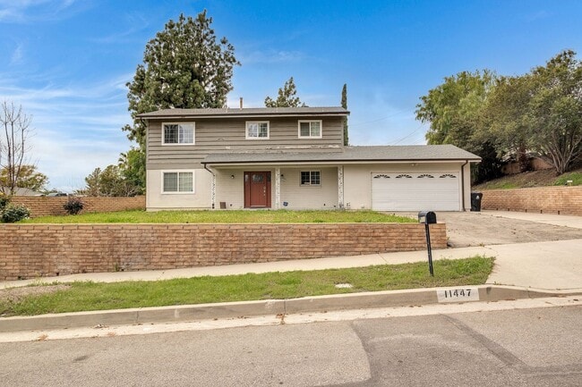 Building Photo - Charming 4 Bedroom / 3 Bathroom house in the lovely neighborhood of Lake View Terrace