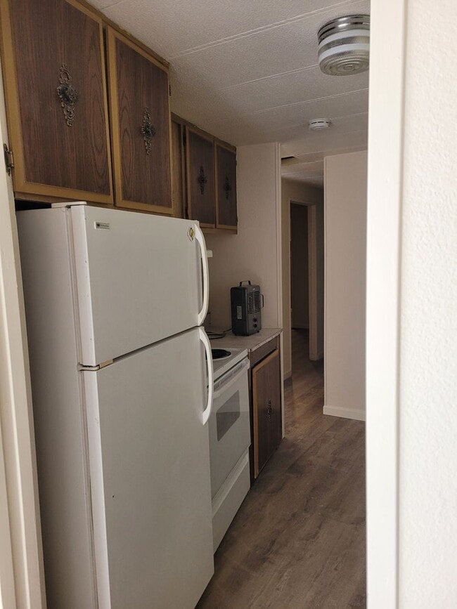 Building Photo - 2 bedroom 1` bath
