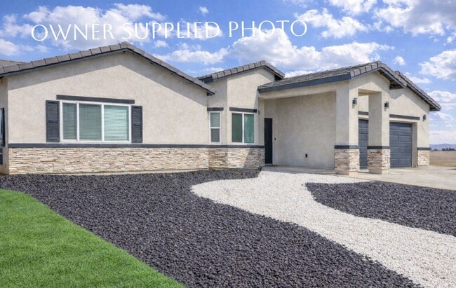 Building Photo - Executive Retreat in Brawley: Spacious 5-Bedroom Home Ideal for Corporate Stays or Refined Family...