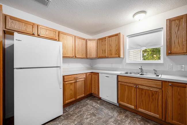 Building Photo - 1329 Paradise Dr