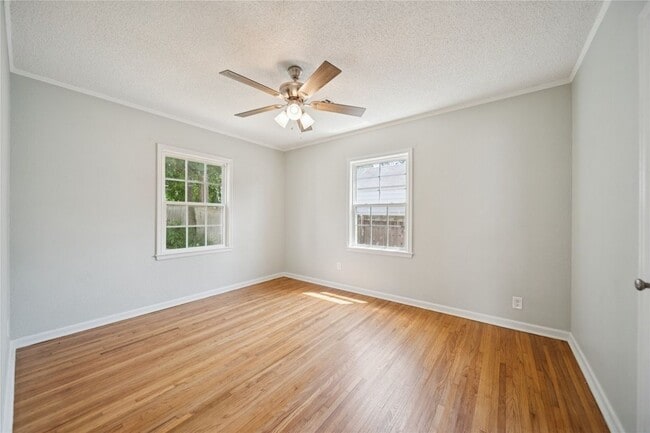 Building Photo - 1417 S Quebec Ave