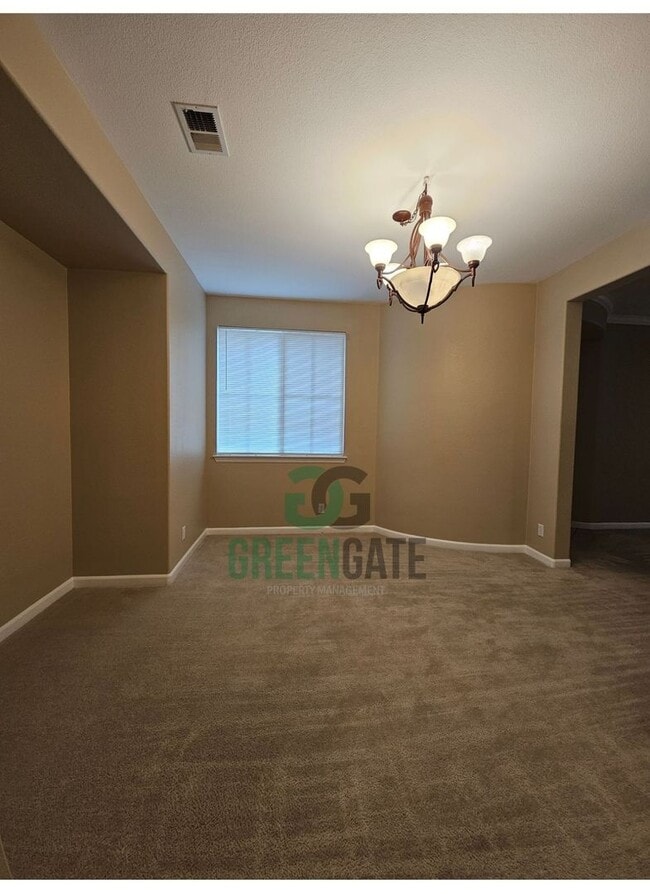 Building Photo - Spacious 4 Bedroom 3 Bath in Patterson! AV...
