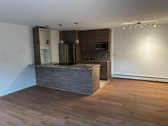 Building Photo - North Boulder Top Floor Condo