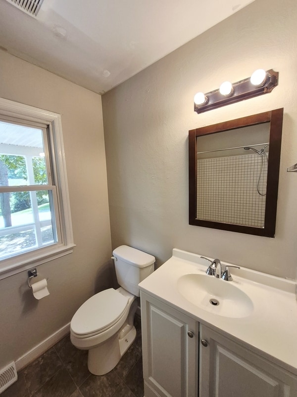 Building Photo - 3041 Clintwood Rd