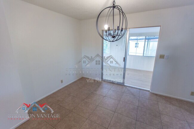 Building Photo - 5706 E Des Moines St