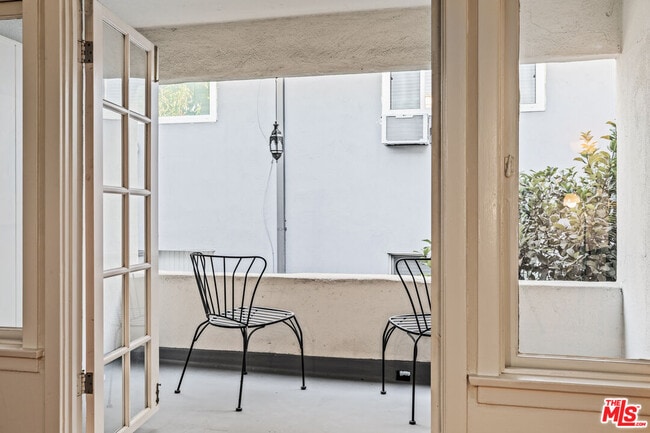 Building Photo - 329 S Reeves Dr