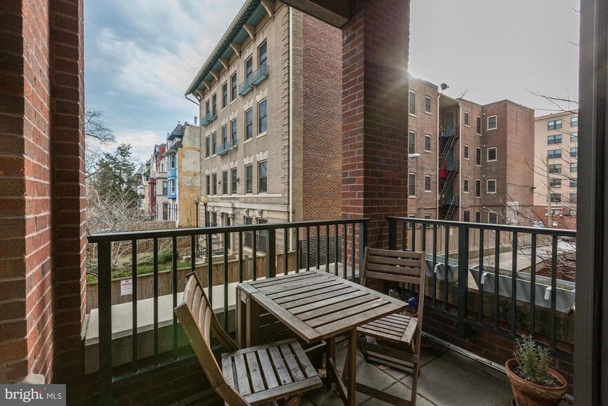 patio - 1390 Kenyon Street NW