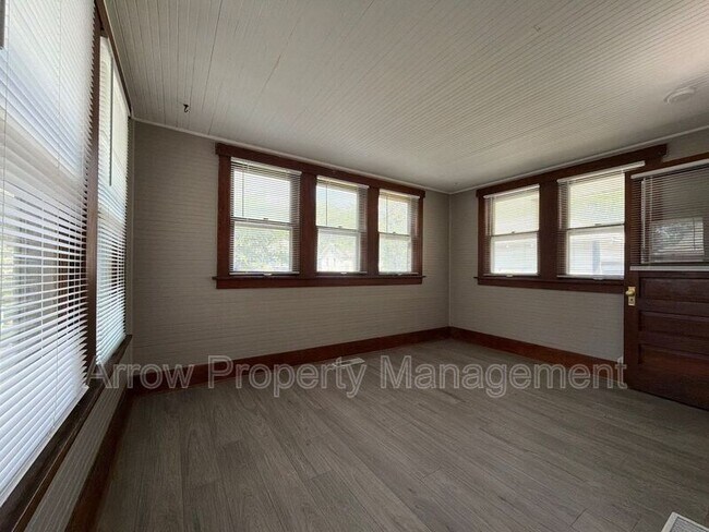 Building Photo - 2049 Worthington Ave