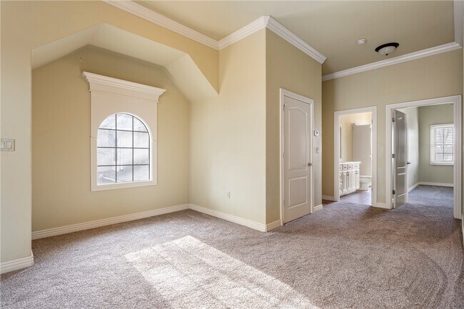 Building Photo - 2700 S Everest Ave