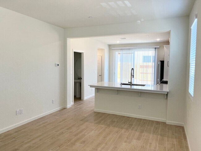 Building Photo - Brand new 3 bedroom / 2.5 bath in Clovis Unified School District