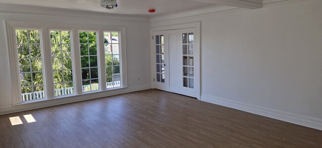 Living room - 1958 Carmen Ave